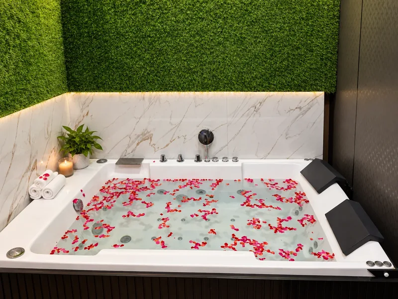 Jacuzzi detail at Velvet The Spa